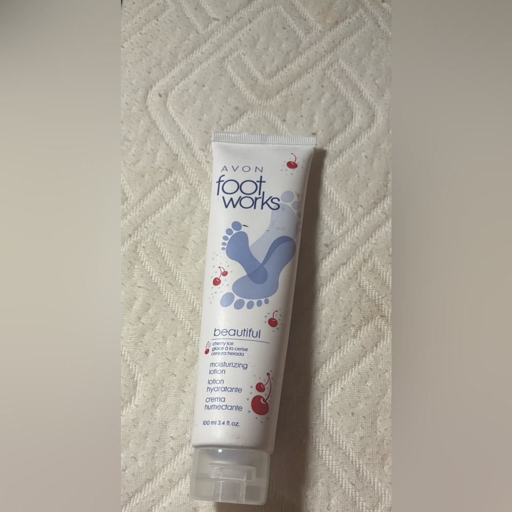 AVON FOOT WORKS CHERRY ICE MOISTURIZING FOOT LOTION